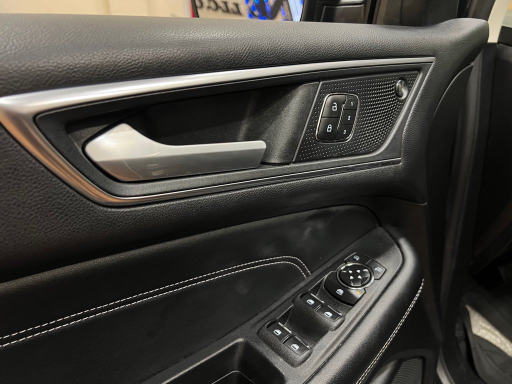 Used 2022 Ford Edge Titanium AWD/4WD image 22