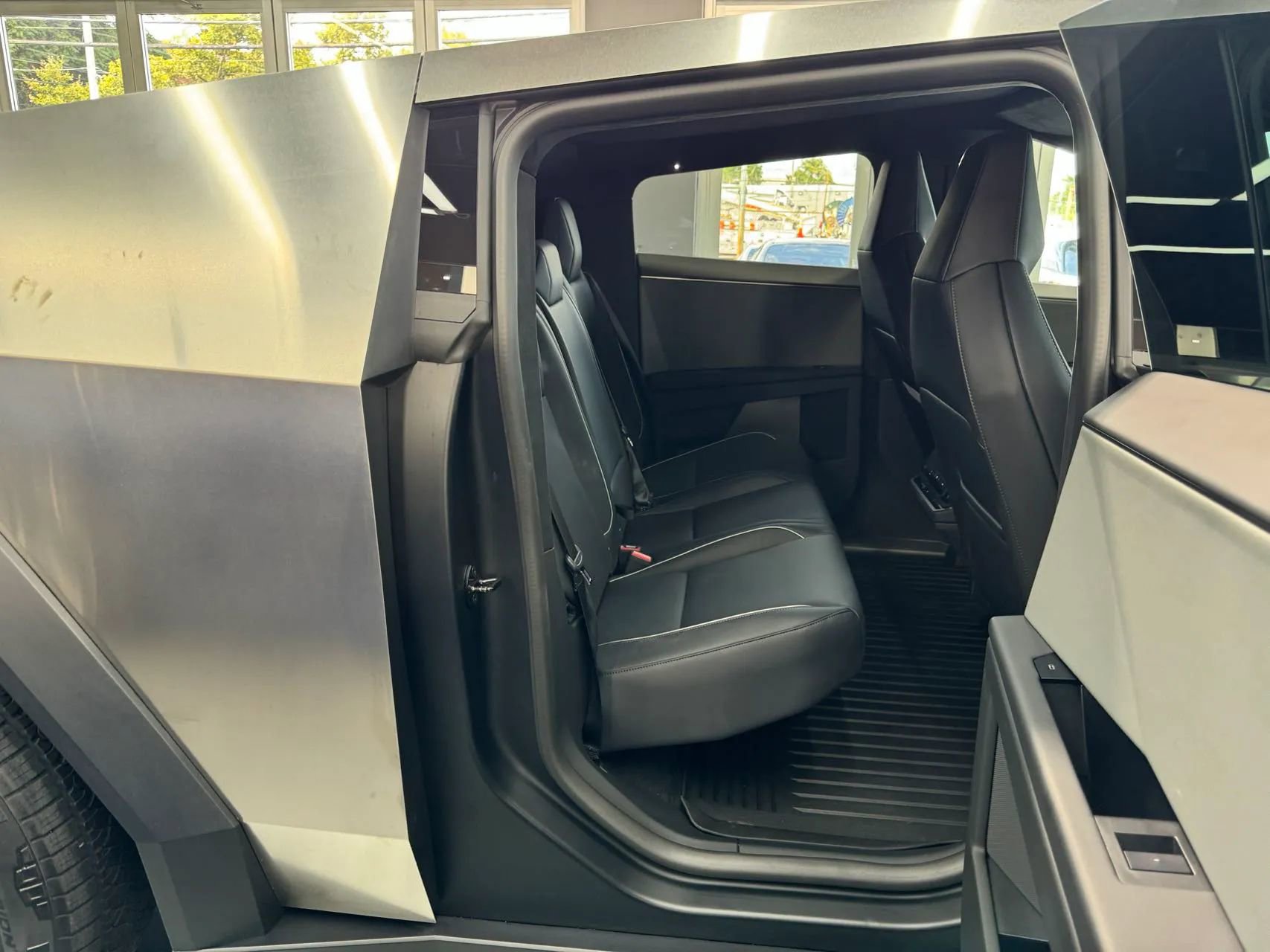 Used 2024 Tesla Cybertruck AWD Crew Cab image 9