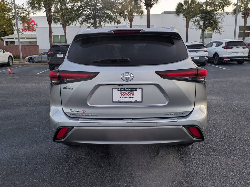 Used 2024 Toyota Highlander Platinum image 6