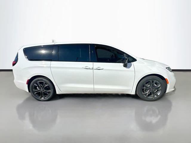 New 2026 Chrysler Pacifica Select image 5