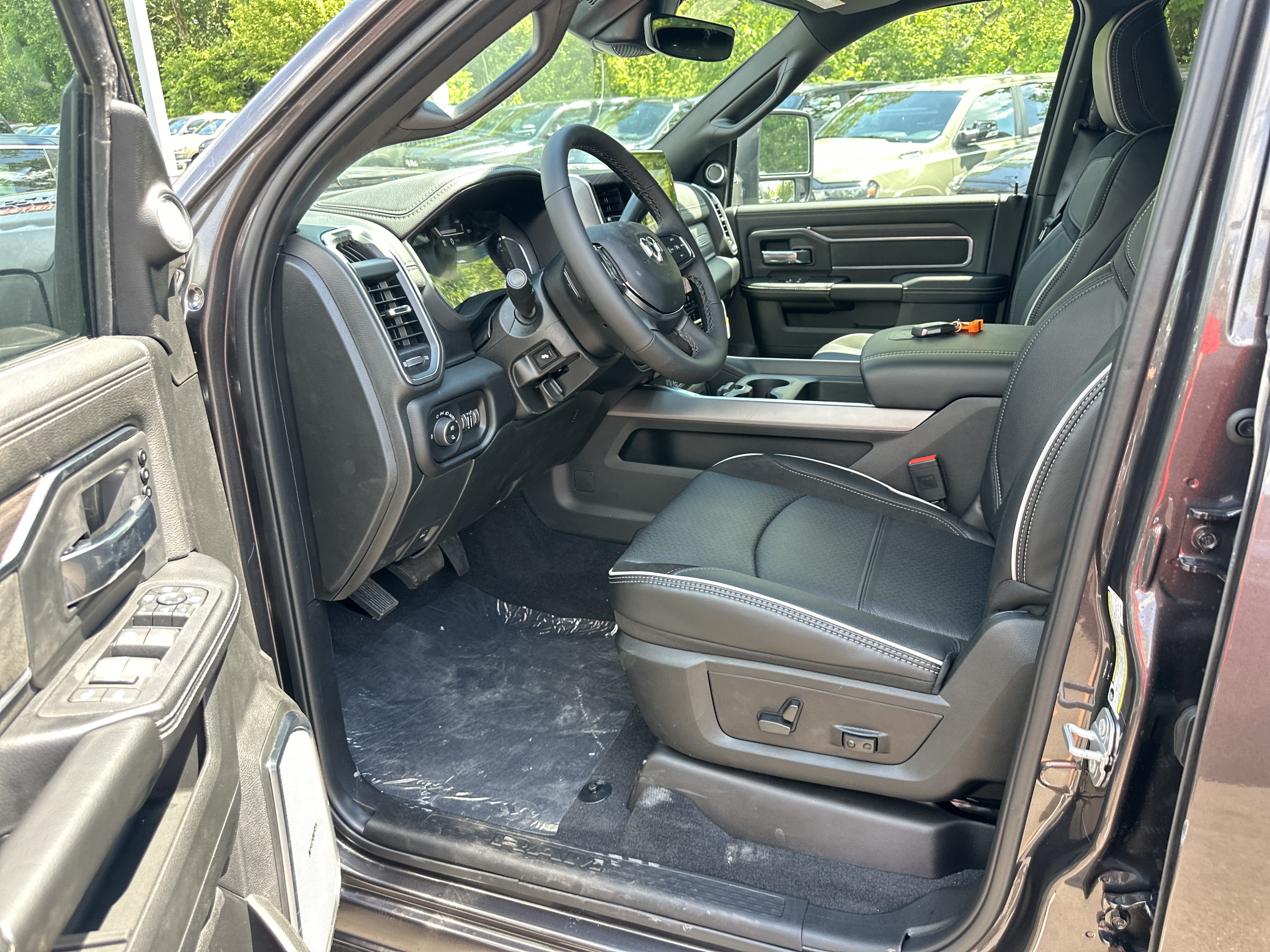 New 2026 RAM 2500 Laramie AWD/4WD image 28