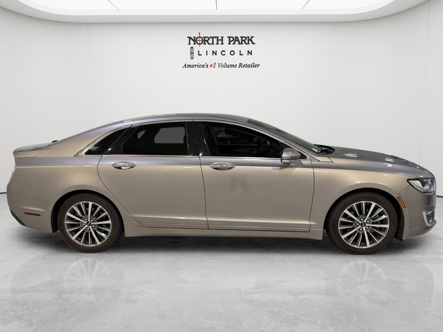 Used 2020 Lincoln MKZ w/ Convenience Package FWD image 6