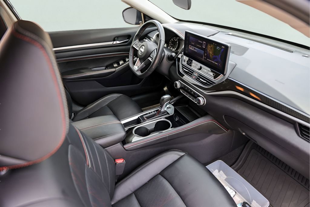 Used 2023 Nissan Altima 2.5 SR w/ SR Premium Package FWD image 32