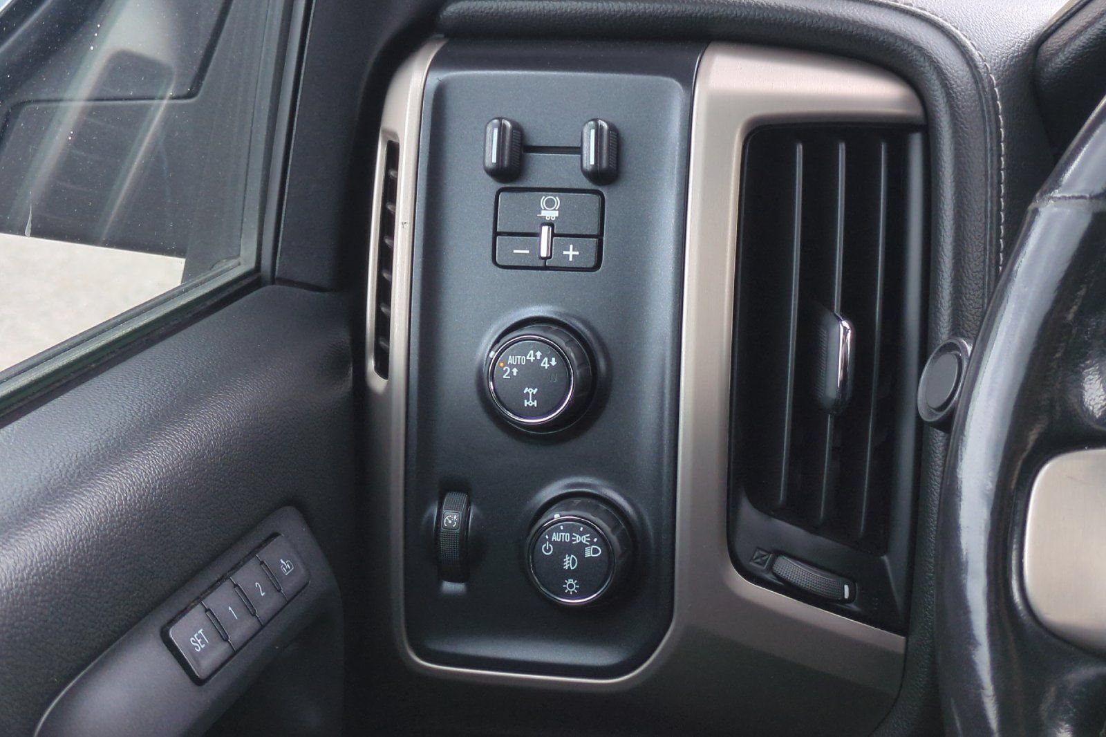 Used 2018 GMC Sierra 1500 Denali w/ Denali Ultimate Package AWD/4WD image 38