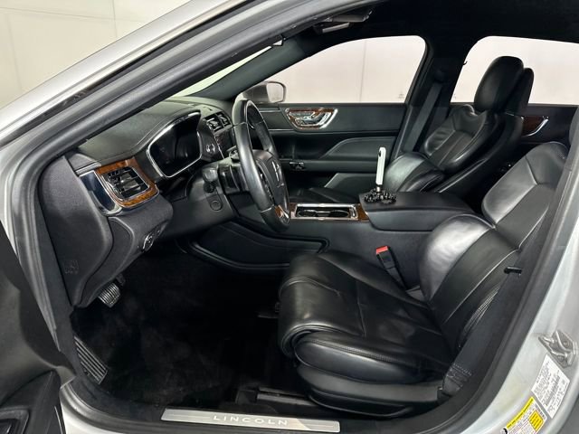 Used 2017 Lincoln Continental Select image 11