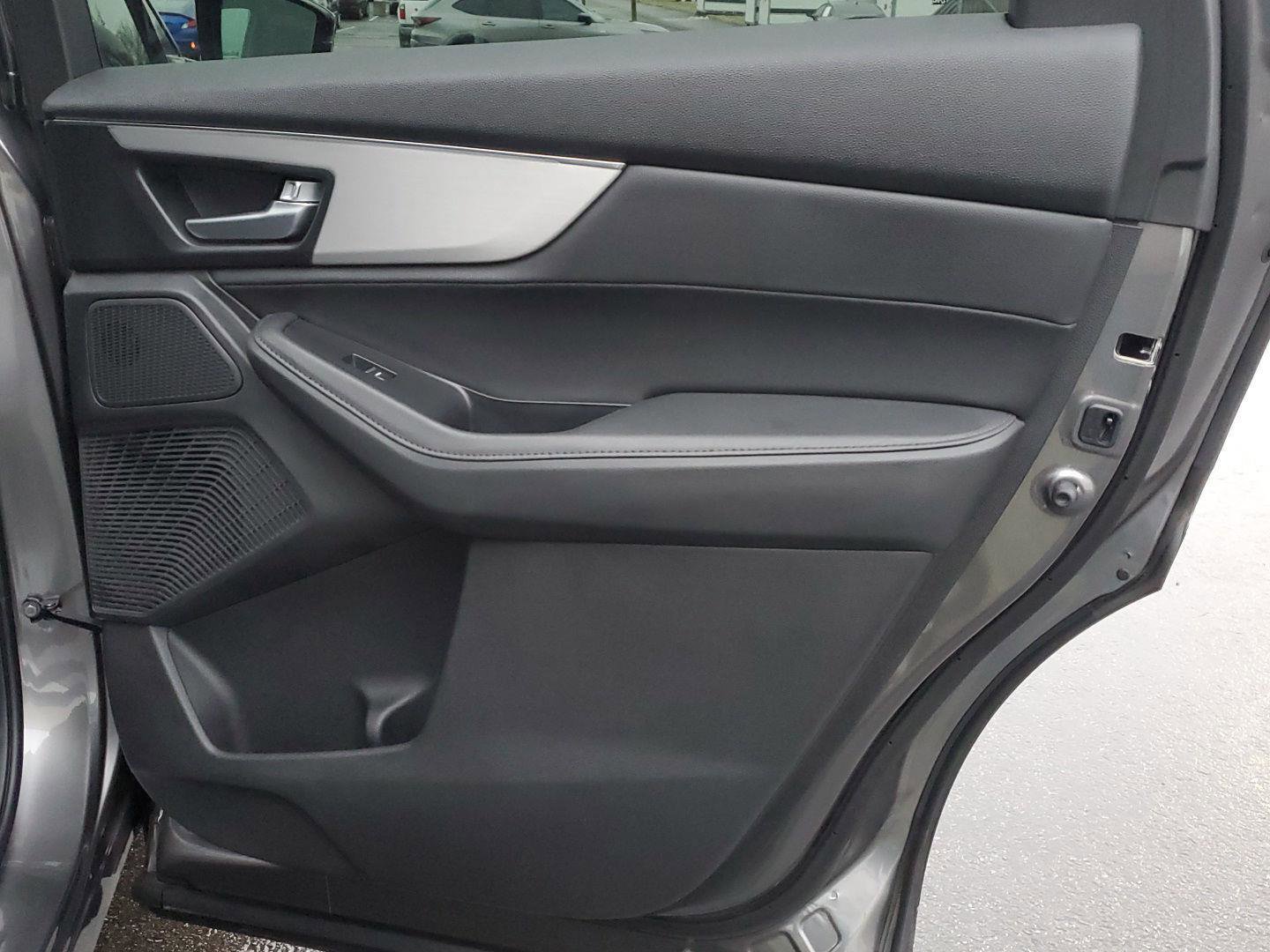 Used 2025 Acura MDX SH-AWD image 38