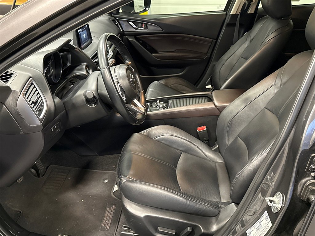 Used 2018 MAZDA MAZDA3 Grand Touring w/ Premium Equipment Package image 6