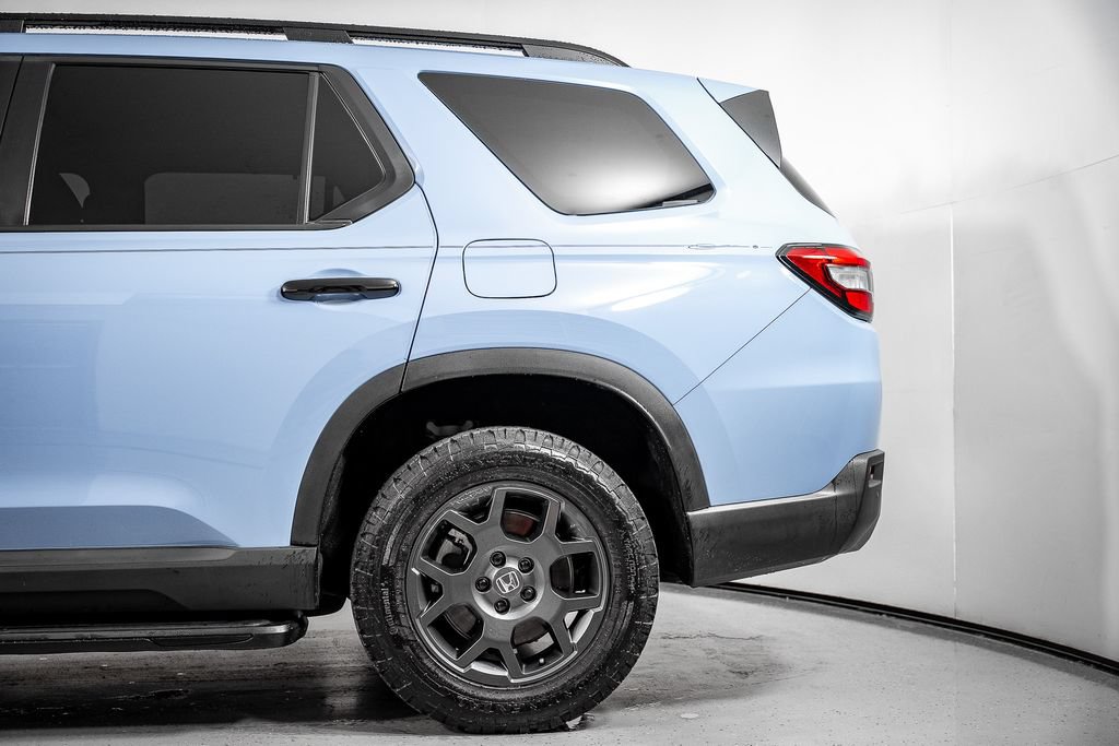 Used 2025 Honda Pilot TrailSport image 15