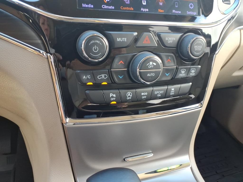 Used 2020 Jeep Grand Cherokee Limited w/ Luxury Group II RWD image 23