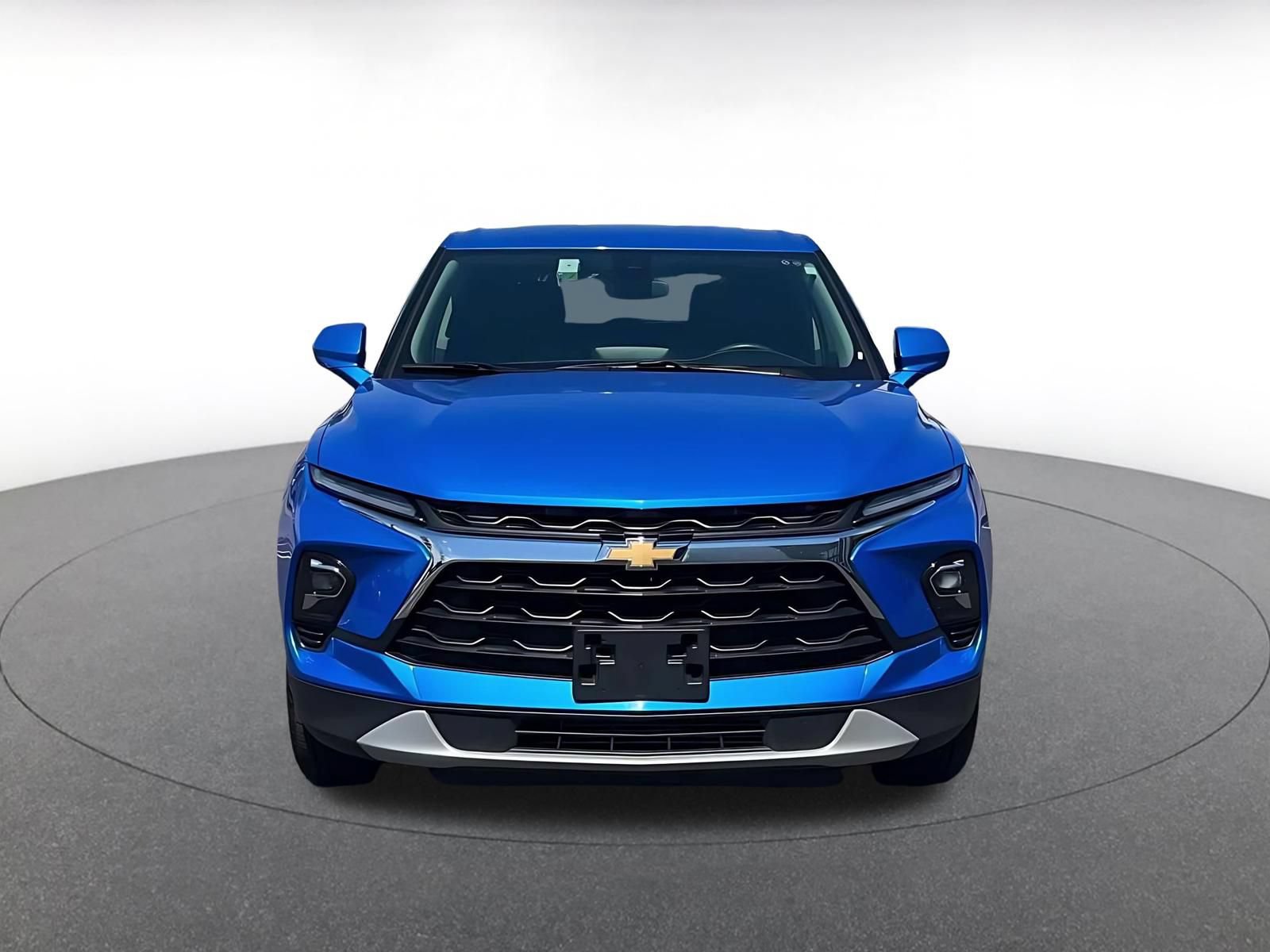 Used 2025 Chevrolet Blazer LT FWD image 3