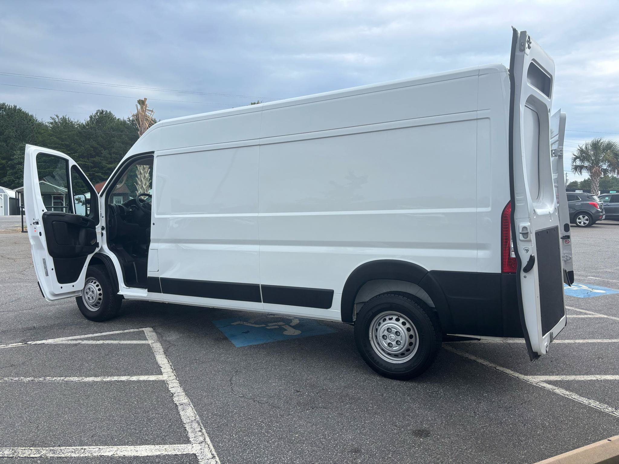Used 2024 RAM ProMaster 2500 w/ Convenience Group FWD image 26