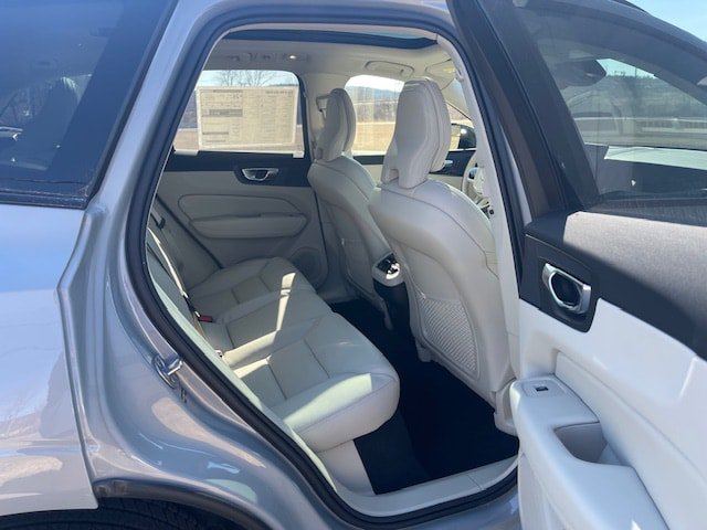 New 2026 Volvo XC60 B5 Ultra w/ Protection Package Premier AWD/4WD image 9