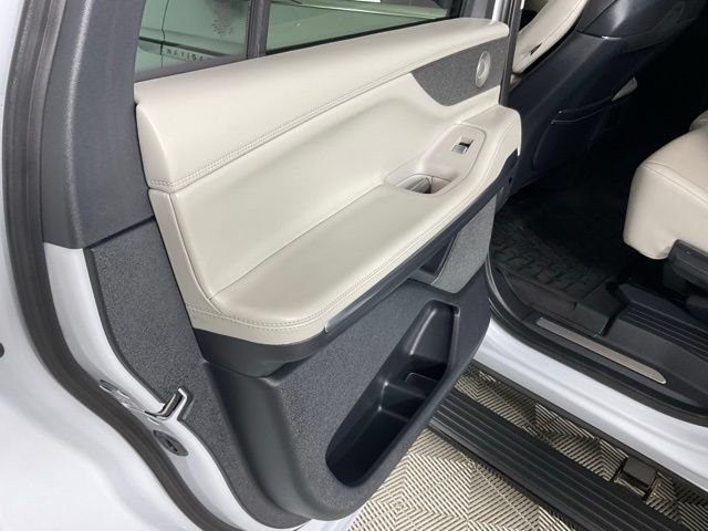 Used 2025 Lincoln Navigator L Reserve AWD/4WD image 22