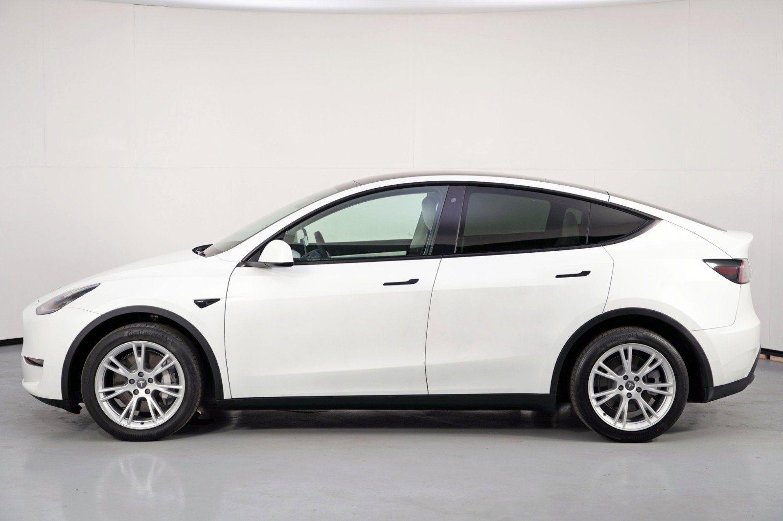 Used 2020 Tesla Model Y Long Range image 47