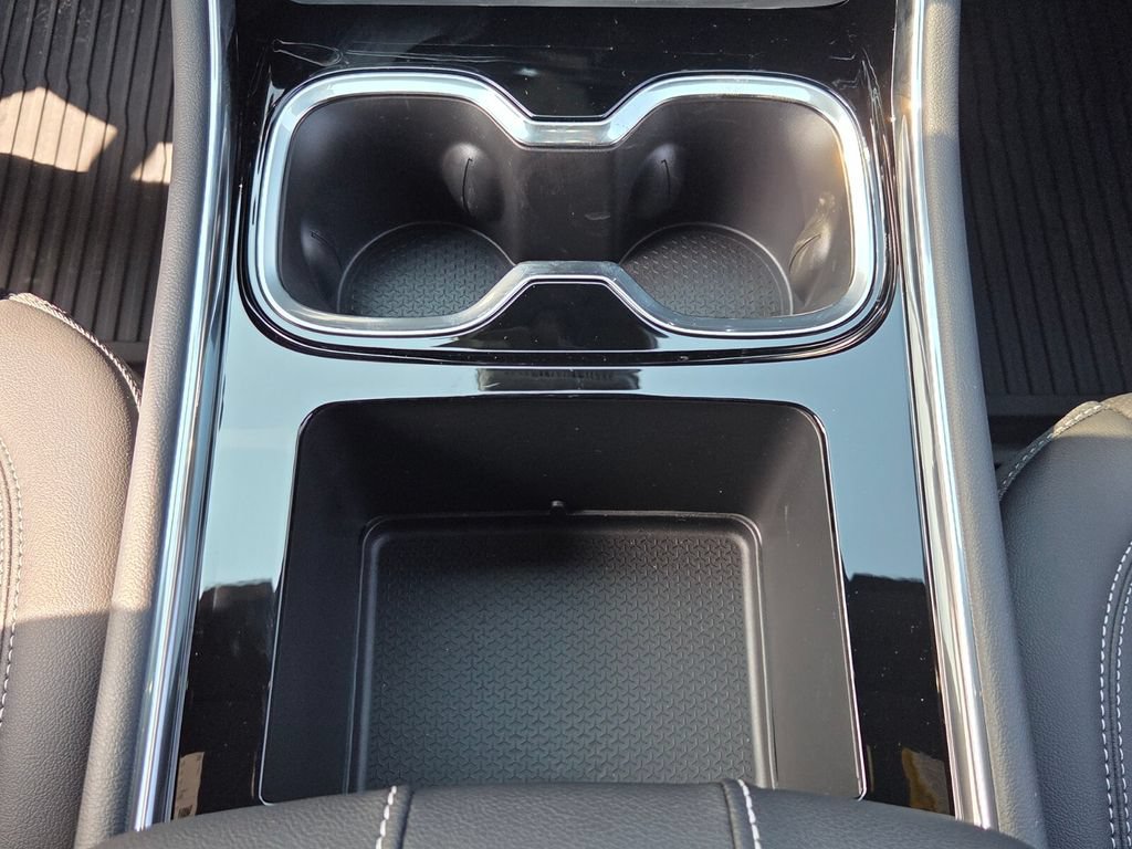 New 2027 Chevrolet Traverse LT w/ Sun and Wheel Package FWD image 17