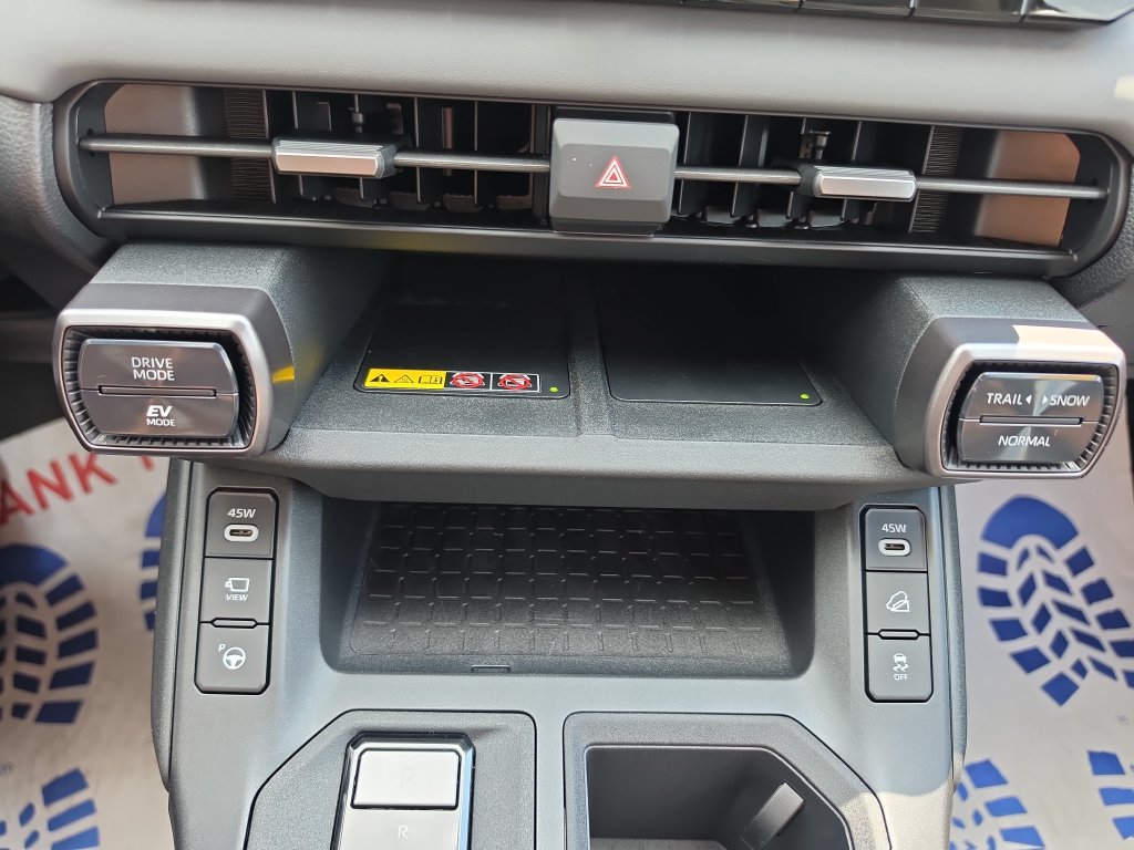 Used 2026 Toyota RAV4 Limited AWD/4WD image 31