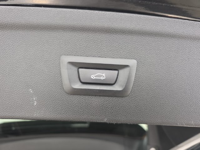 Certified 2024 BMW iX xDrive50 w/ Sport Package AWD/4WD image 33