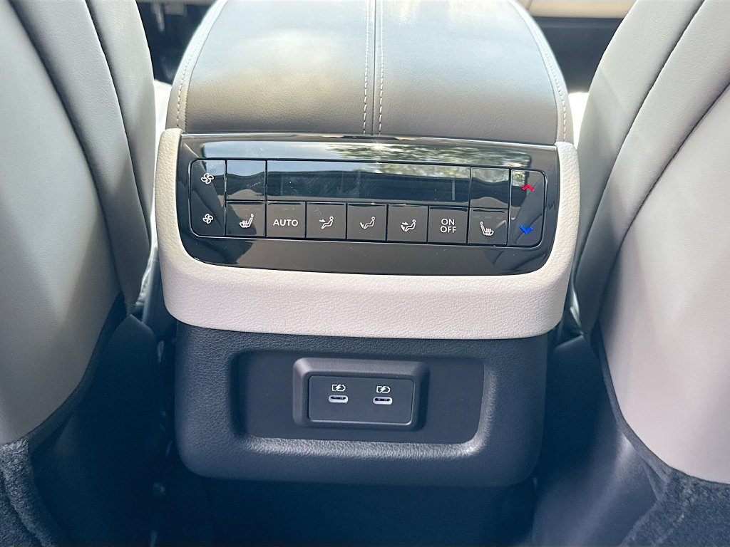 Used 2027 INFINITI QX60 Luxe w/ Cargo Package FWD image 28