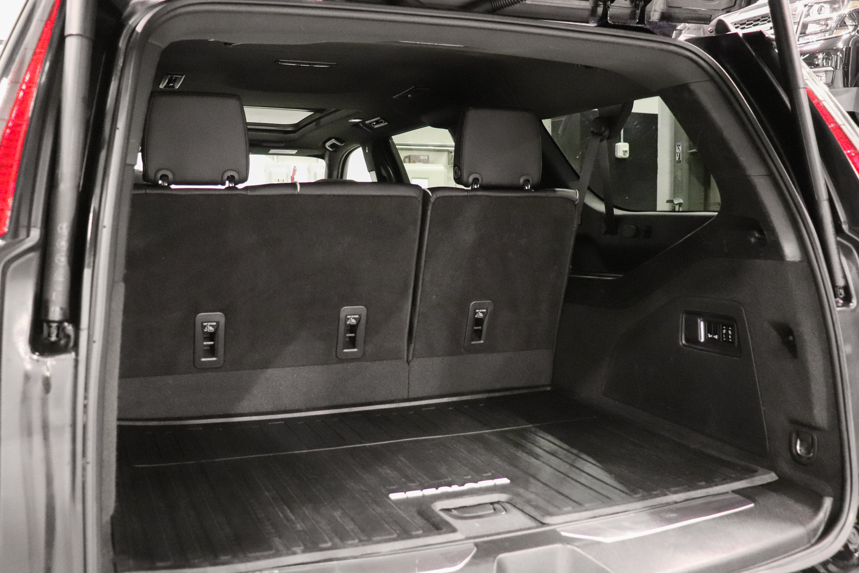 Used 2023 Cadillac Escalade ESV Premium Luxury w/ Performance Package AWD/4WD image 10