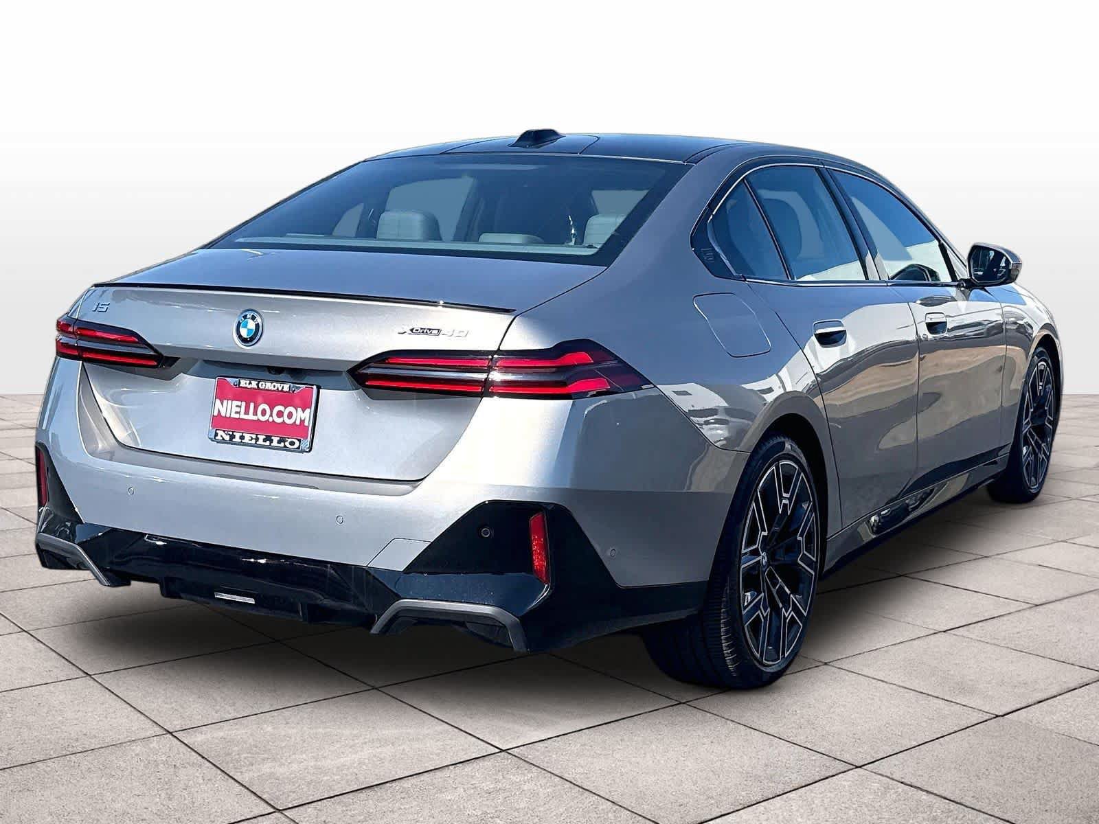 Used 2025 BMW i5 xDrive40 w/ Executive Package AWD/4WD image 9