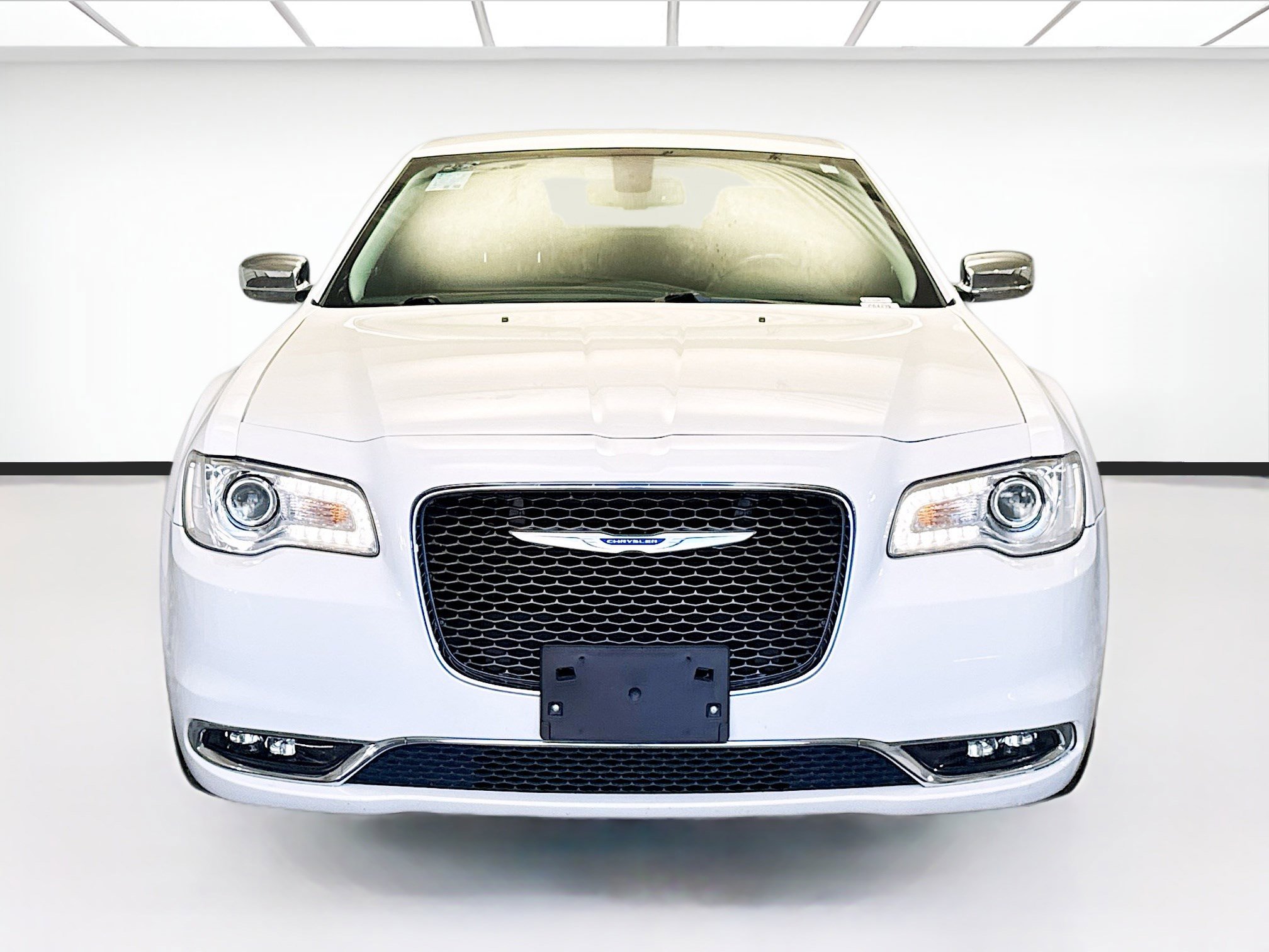 Used 2019 Chrysler 300 Limited image 2