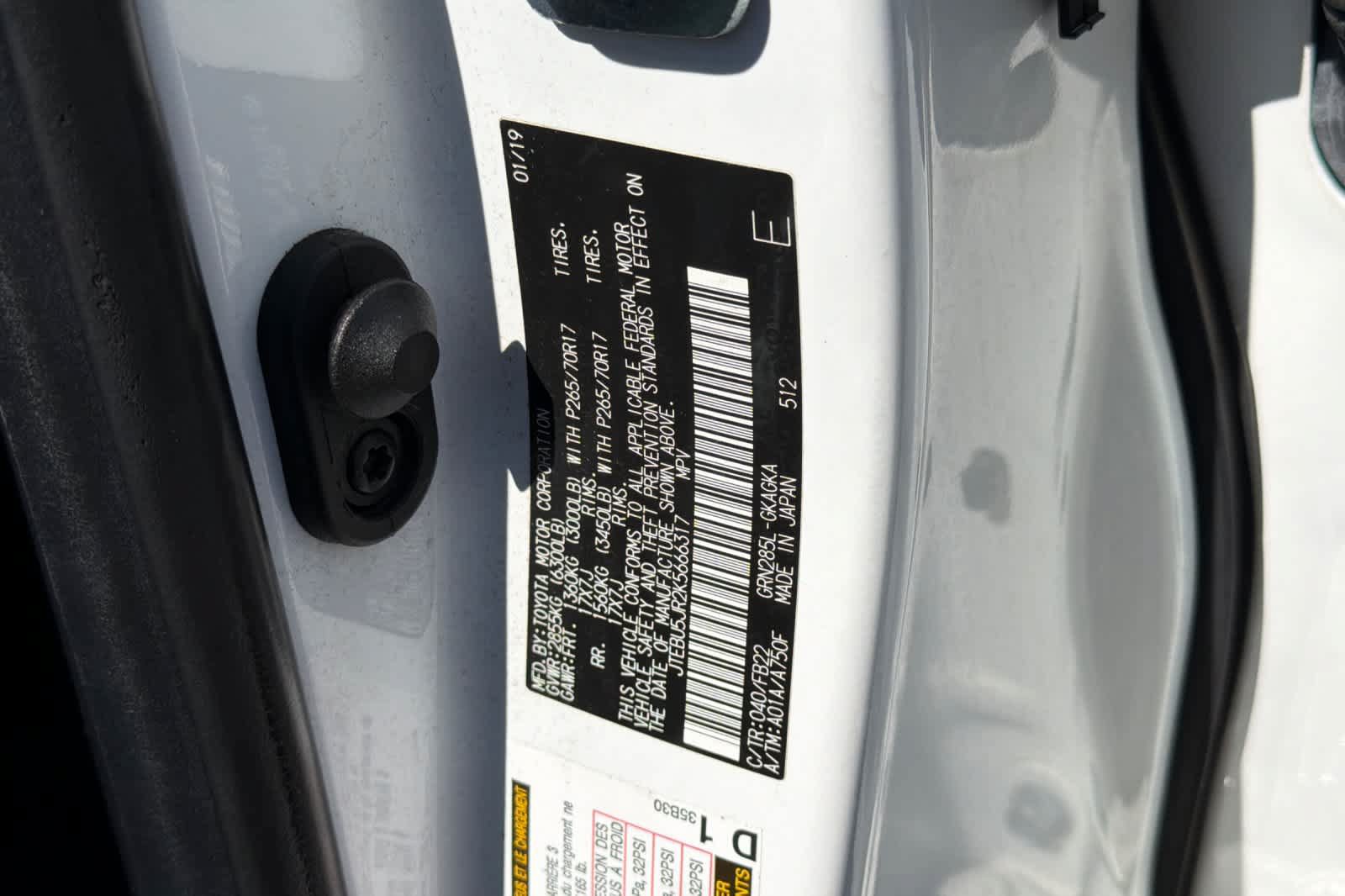 Used 2019 Toyota 4Runner SR5 AWD/4WD image 32