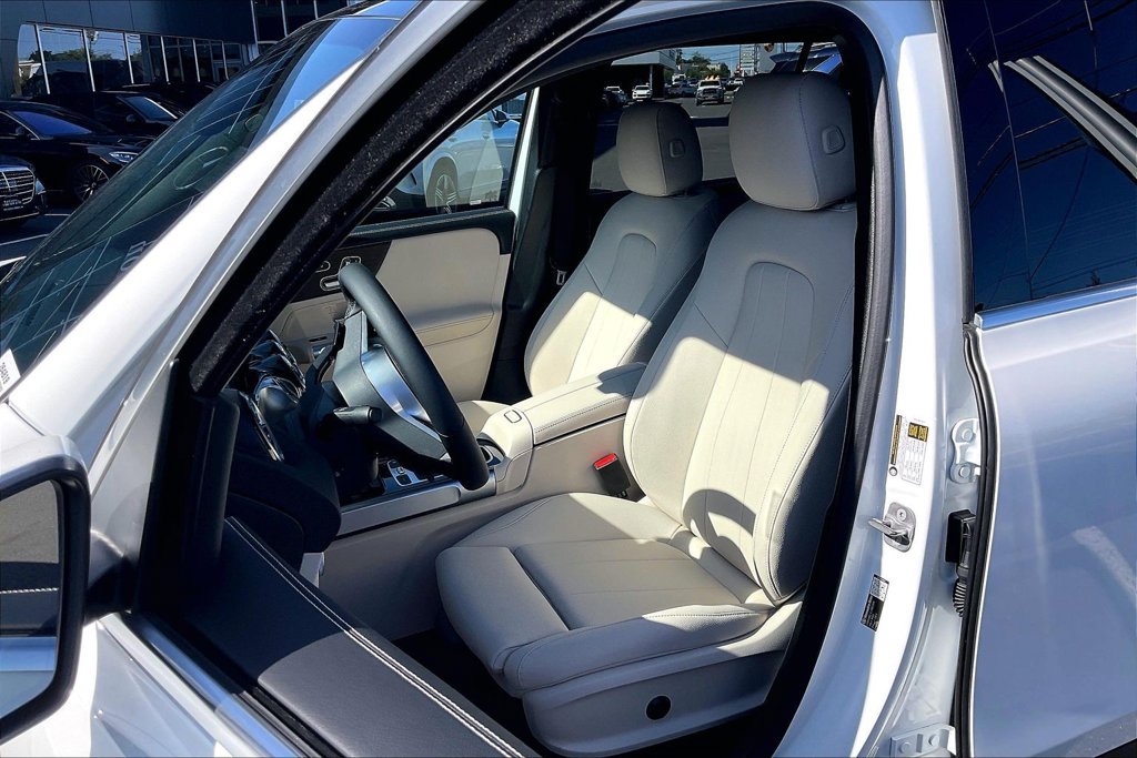 New 2026 Mercedes-Benz GLB 250 4MATIC image 9