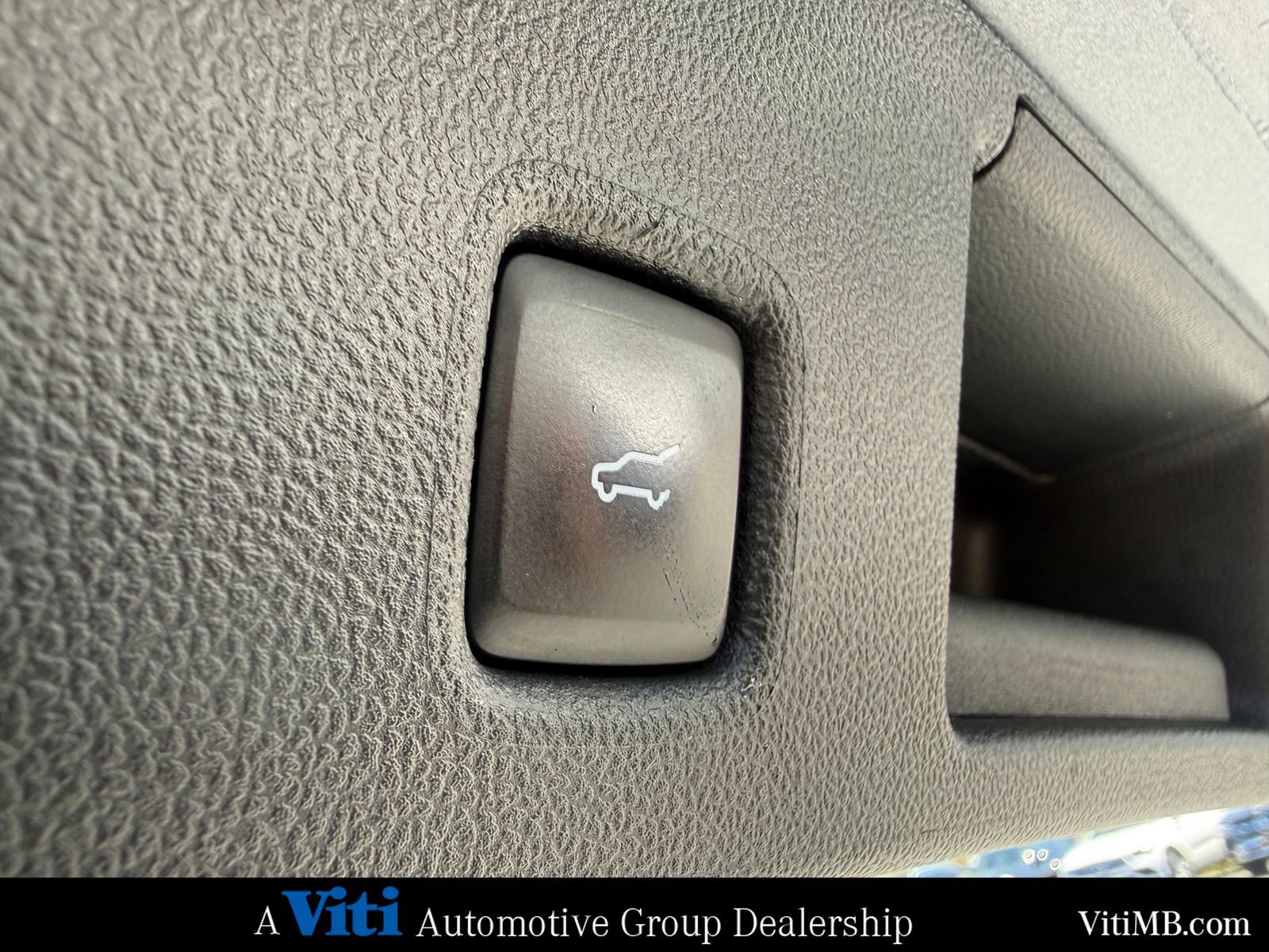 Used 2022 Ford Escape Titanium FWD image 25