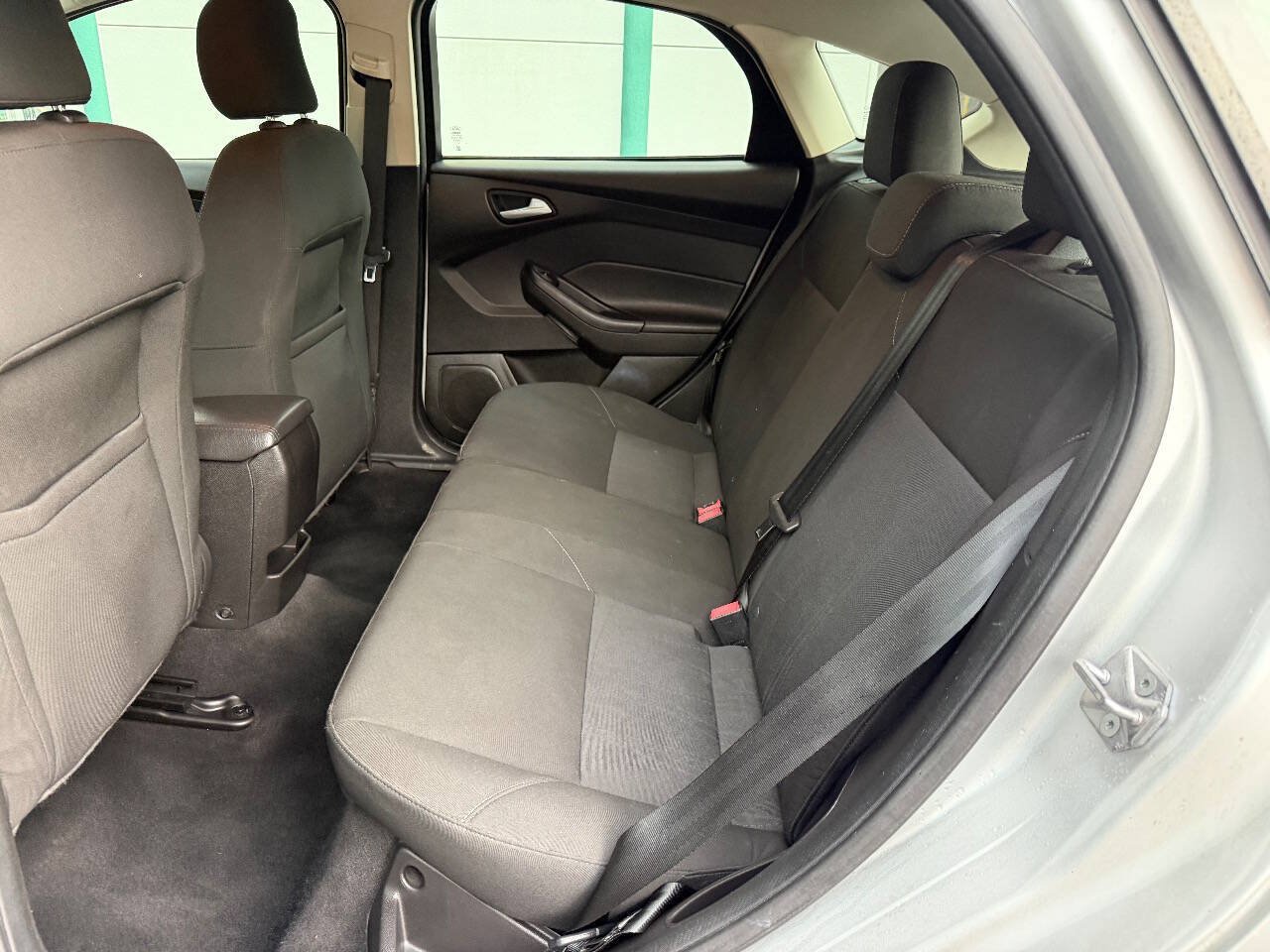 Used 2015 Ford Focus SE w/ SE Cold Weather Package FWD image 14