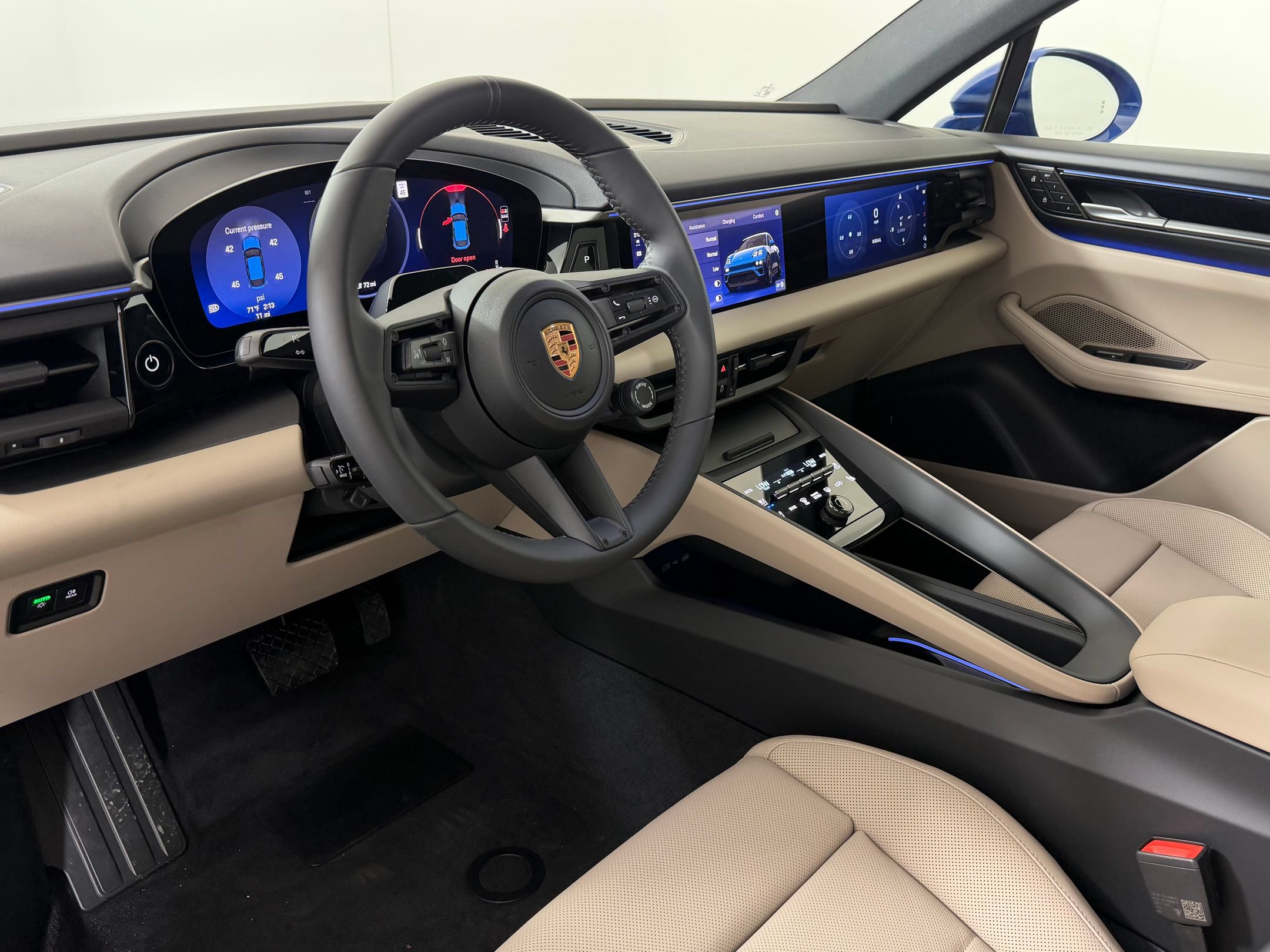 Used 2026 Porsche Macan Electric RWD image 4
