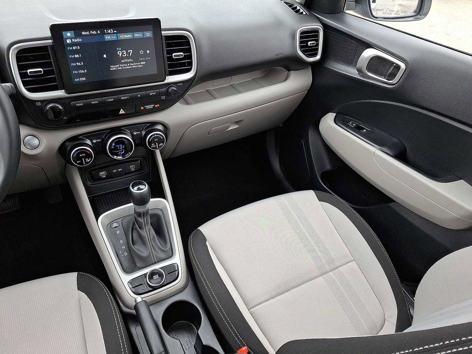 Used 2025 Hyundai Venue SEL image 12