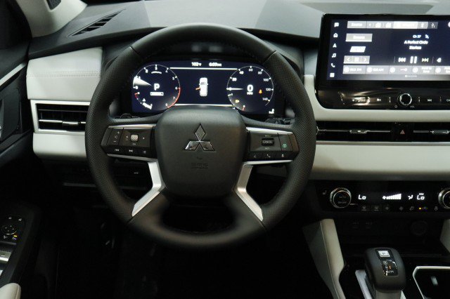 New 2026 Mitsubishi Outlander SE FWD image 20