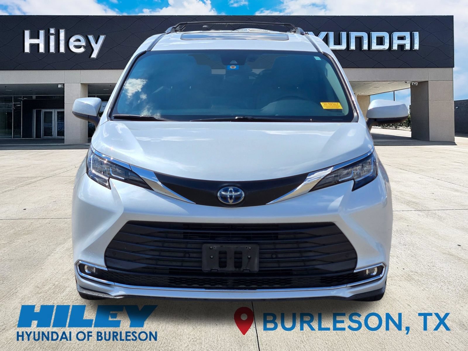 Used 2023 Toyota Sienna XLE FWD image 7