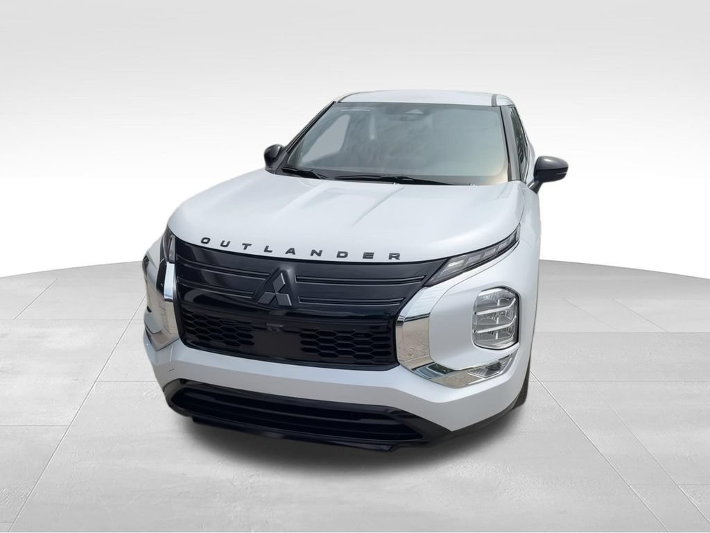 New 2026 Mitsubishi Outlander LE FWD image 3