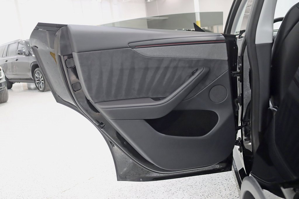 Used 2026 Tesla Model Y AWD image 34