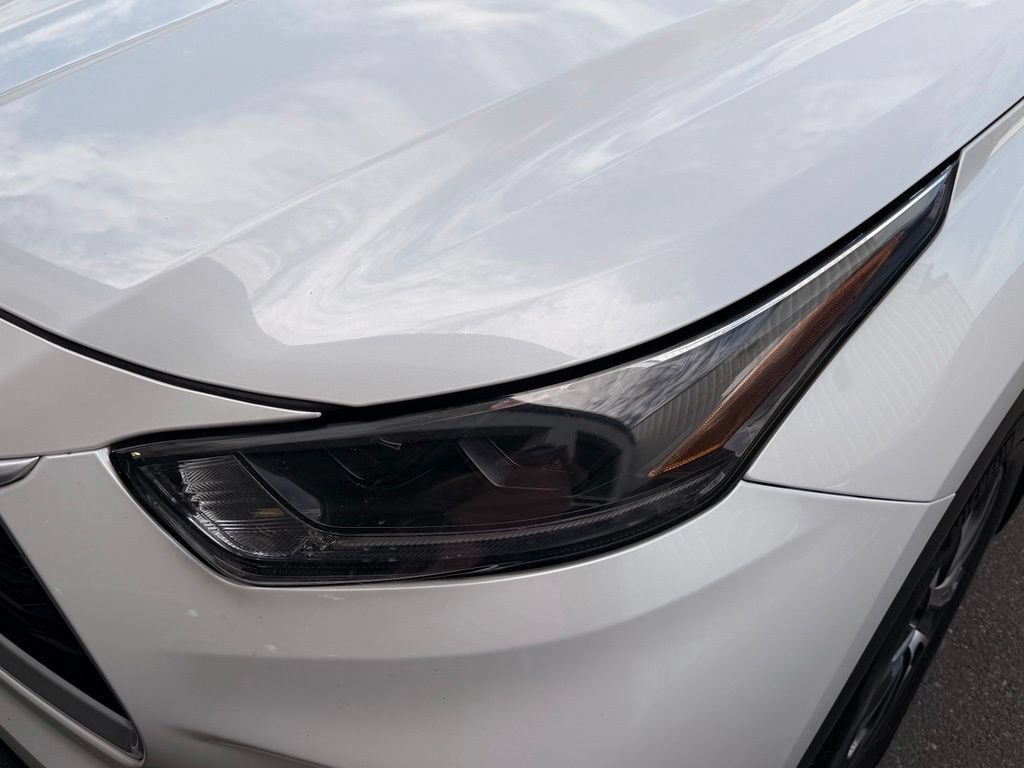 Used 2021 Toyota Highlander XLE AWD/4WD image 11