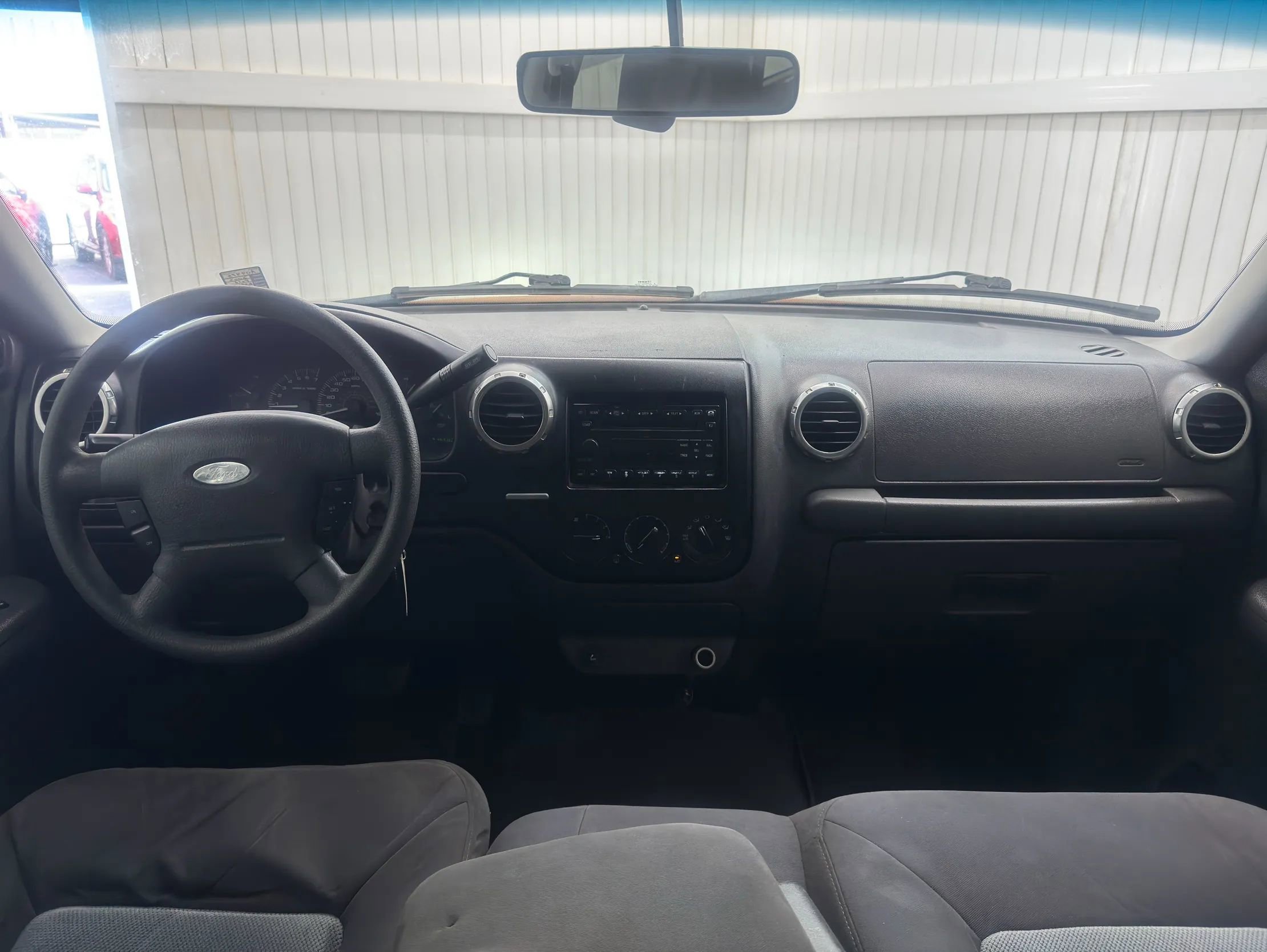 Used 2003 Ford Expedition XLT image 17