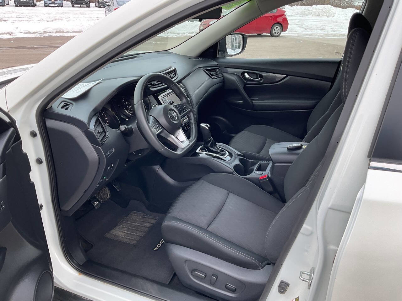 Used 2018 Nissan Rogue SV w/ Premium Package image 14