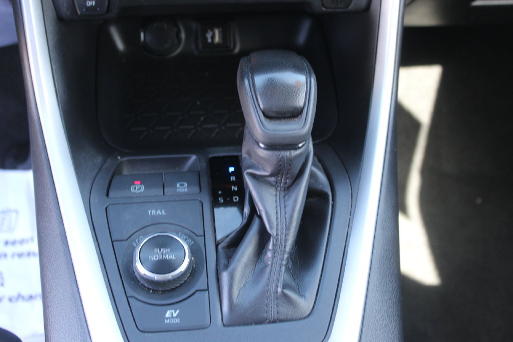 Used 2024 Toyota RAV4 LE AWD/4WD image 20