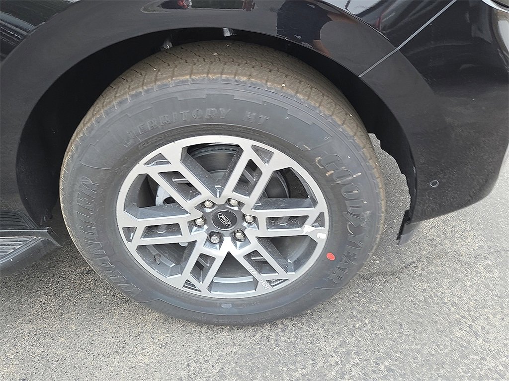 New 2025 Ford Expedition Active image 7