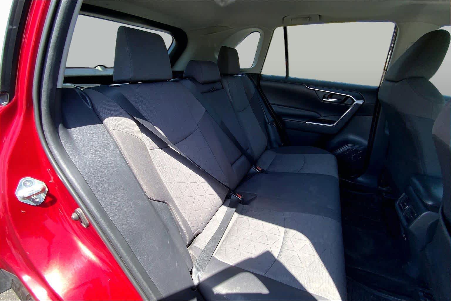 Used 2019 Toyota RAV4 XLE w/ Convenience Package FWD image 19