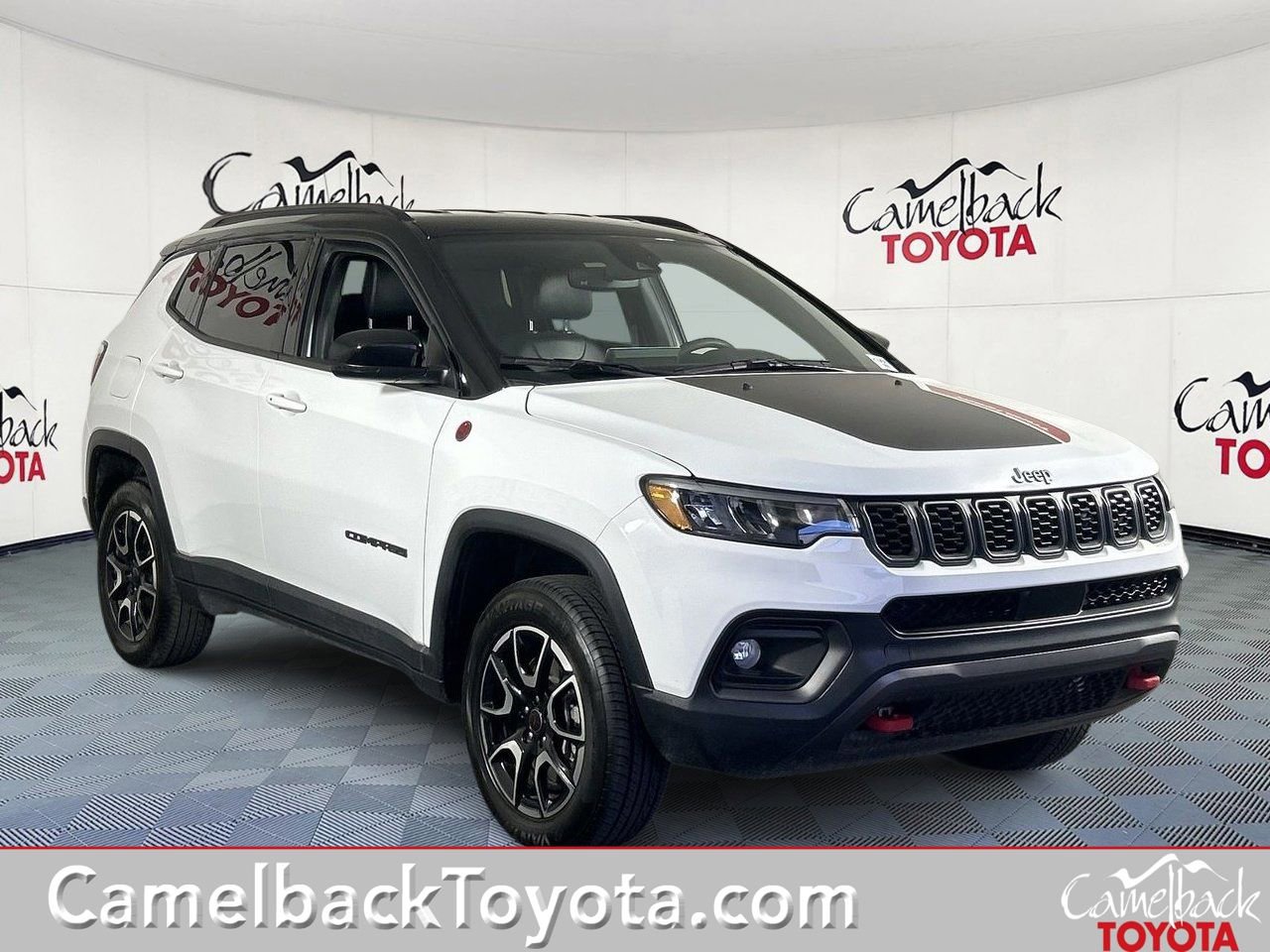 Used 2025 Jeep Compass Trailhawk AWD/4WD image 1