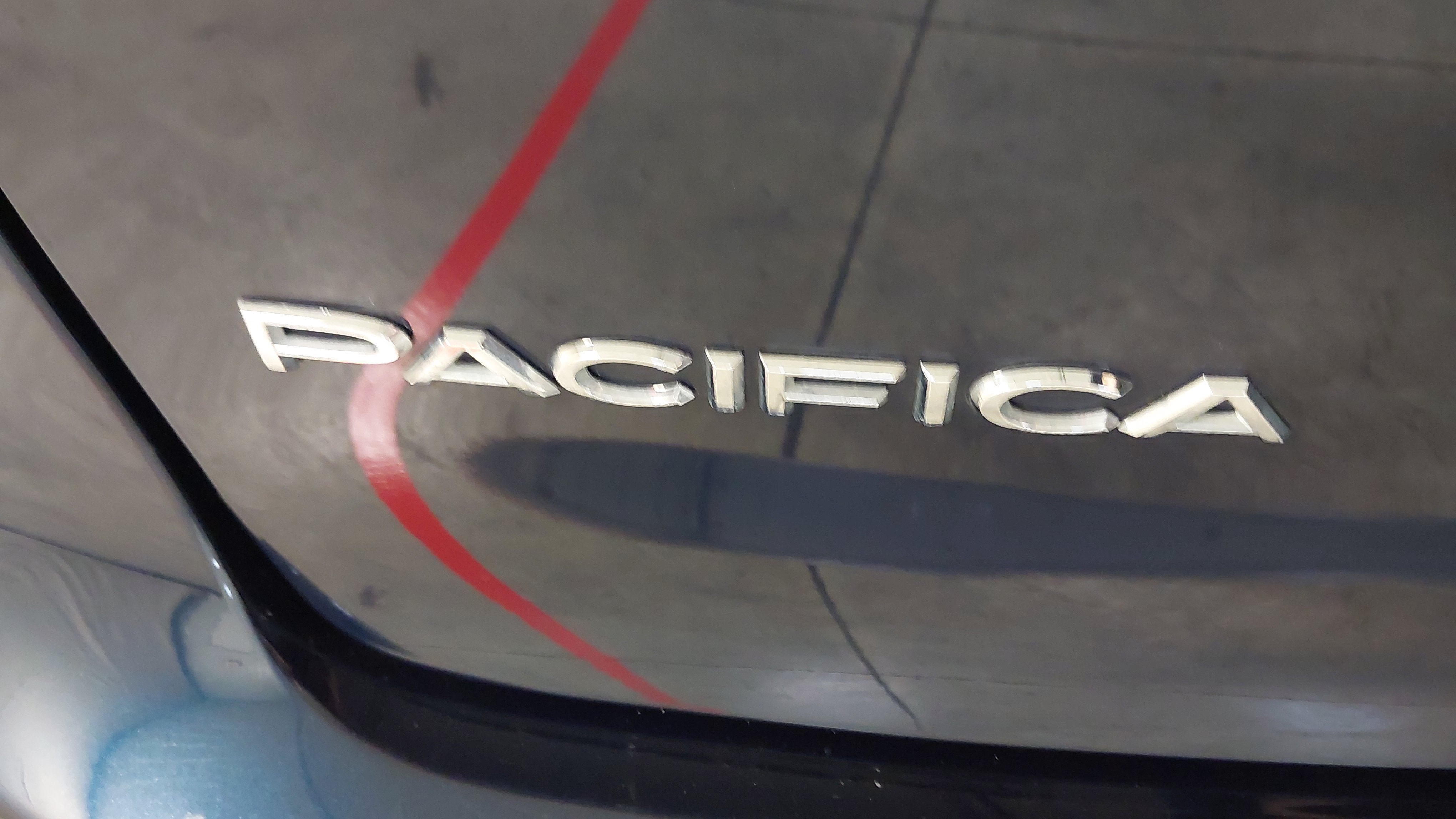 Used 2024 Chrysler Pacifica Touring-L FWD image 17