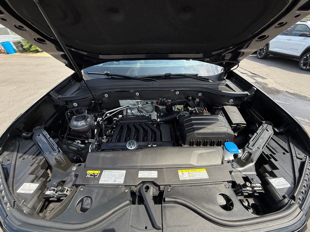 Used 2023 Volkswagen Atlas Cross Sport SEL R-Line AWD/4WD image 28