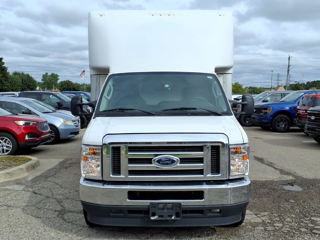 Used 2022 Ford E-450 and Econoline 450 Super Duty w/ Power Windows & Locks Group RWD image 8
