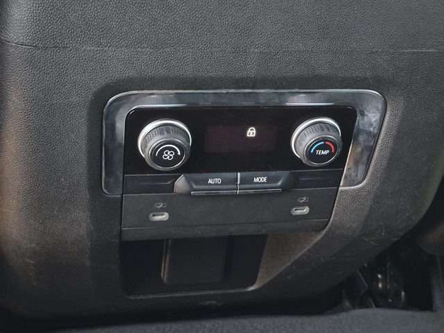 Used 2022 Chevrolet Suburban Z71 AWD/4WD image 31