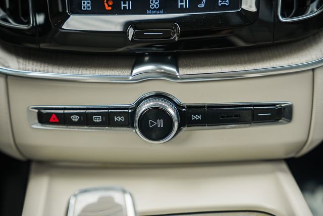 Certified 2023 Volvo XC60 B5 Ultimate w/ Climate Package AWD/4WD image 23