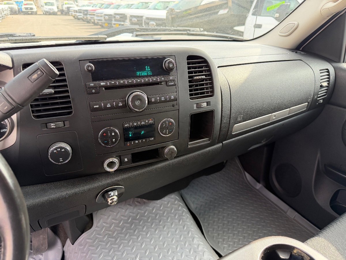 Used 2010 Chevrolet Silverado 2500 LT w/ Interior Plus Package AWD/4WD image 17