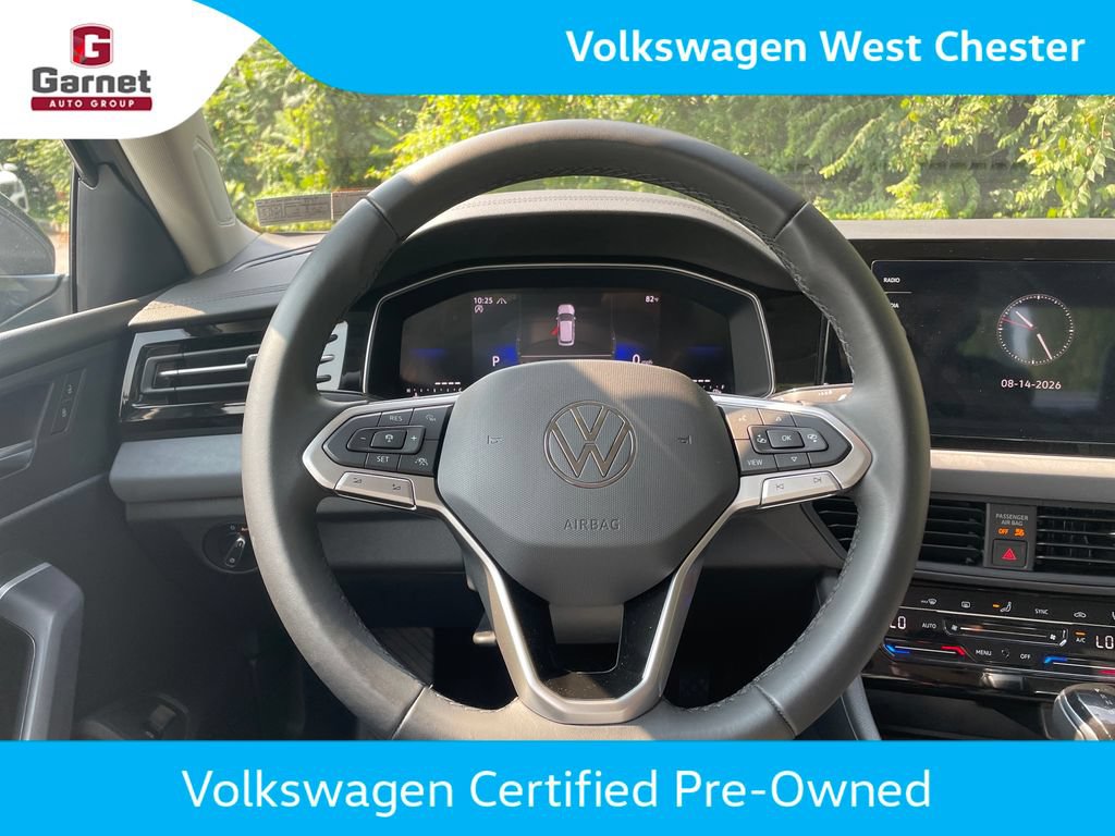 Certified 2025 Volkswagen Jetta SE w/ Black Wheel Package FWD image 30