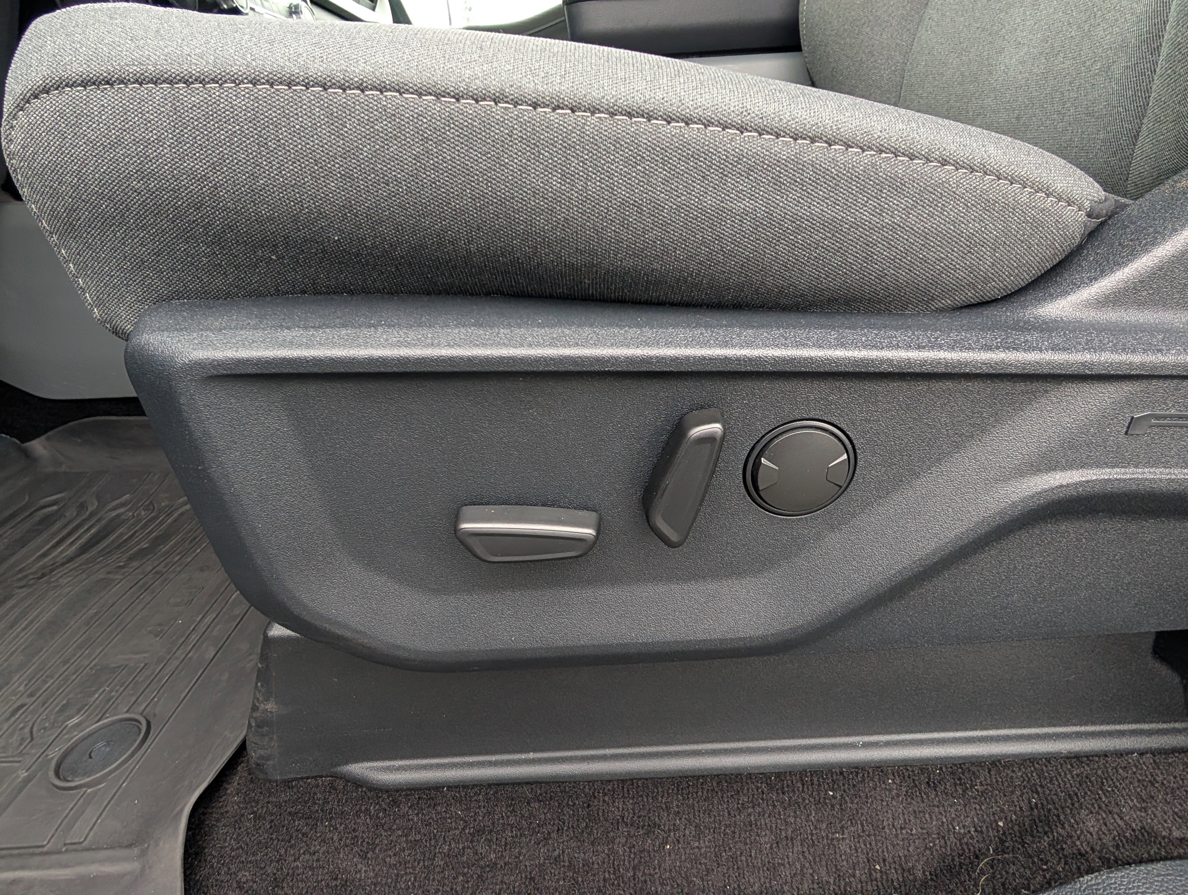 Certified 2022 Ford F150 XLT w/ Equipment Group 302A High image 18